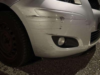 Gebraucht Toyota Yaris 69 PS (50 kW) 2011 Silber Limousine