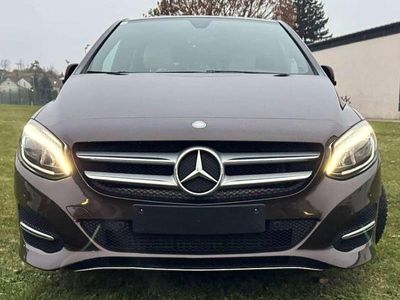 Braun Gebraucht 2016 Mercedes 200 Limousine | € 16.900