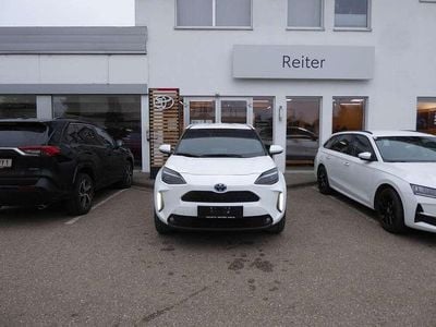 Weiß Gebraucht 2022 Toyota Yaris Hybrid SUV | € 21.990