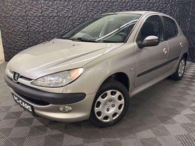 Grau Gebraucht 2004 Peugeot 206 Limousine | € 1.500