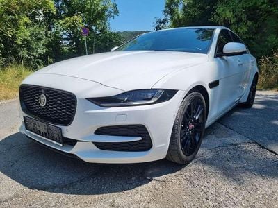 Weiß Gebraucht 2021 Jaguar XE Limousine | € 34.900