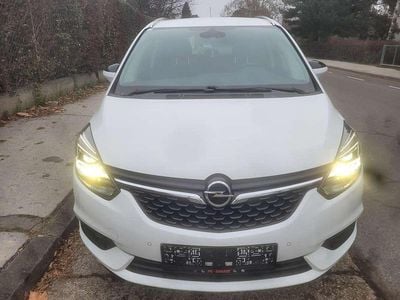 Weiß Gebraucht 2018 Opel Zafira Innovation Van / Kleinbus | € 14.500