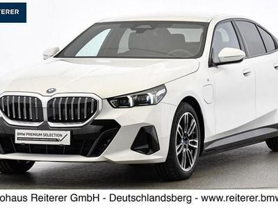 Weiß Gebraucht 2024 BMW 530e M Sport Limousine | € 59.990