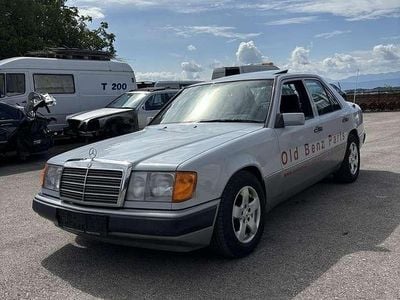 Grau Gebraucht 1991 Mercedes E200 Limousine | € 7.800