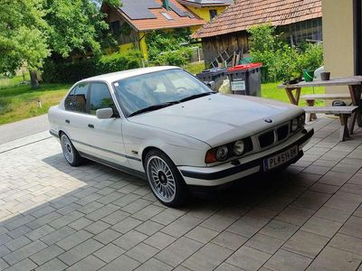 Weiß Gebraucht 1994 BMW 540 Limousine | € 22.000