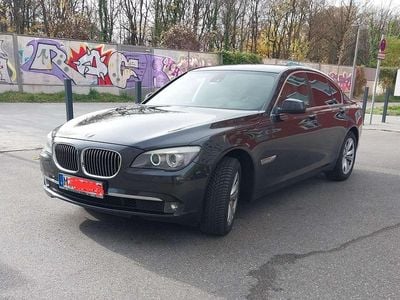 Schwarz Gebraucht 2011 BMW 740 Limousine | € 10.500 (Guter Preis)