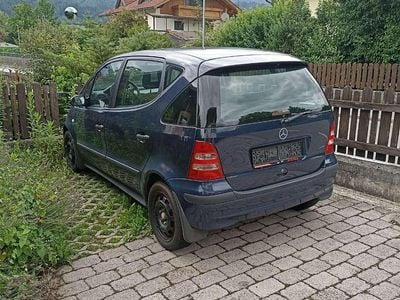 Blau Gebraucht 2002 Mercedes A140 Elegance Limousine | € 500