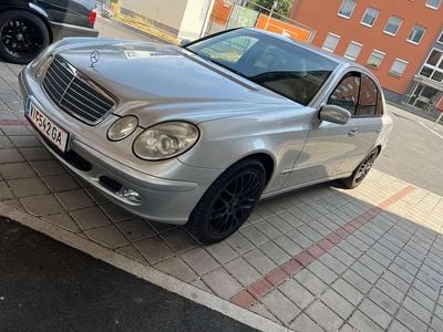 Silber Gebraucht 2003 Mercedes E200 Classic Limousine | € 4.500