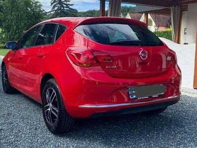Rot Gebraucht 2015 Opel Astra Edition Limousine | € 7.500 (Guter Preis)