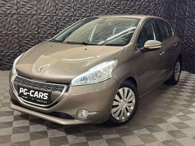 Grau Gebraucht 2012 Peugeot 208 Allure Kleinwagen | € 4.990 (Teuer)