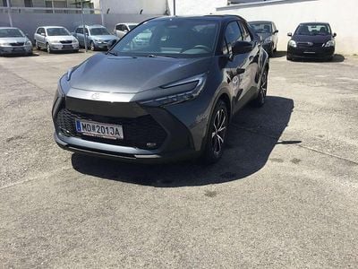 Neu Toyota C-HR Active 152 PS (111 kW) 2025 Grau SUV
