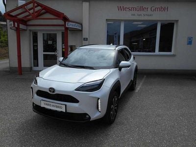 Neu Toyota Yaris Cross Active 92 PS (67 kW) 2025 Weiß SUV