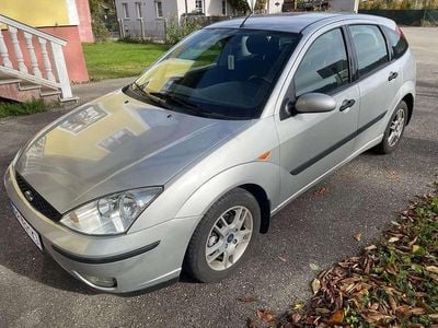 Silber Gebraucht 2004 Ford Focus Trend Limousine | € 3.500