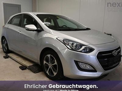 Gebraucht Hyundai i30 Comfort 90 PS (66 kW) 2015 Silber Limousine
