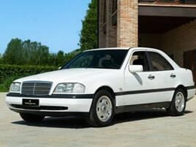 Weiß Gebraucht 1996 Mercedes C200 Limousine | € 15.500