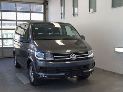 Mittelgrau metallicperleffekt Gebraucht 2018 VW Caravelle Comfortline Van / Kleinbus | € 43.000