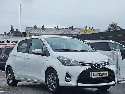 Gebraucht Toyota Yaris Hybrid Lounge 75 PS (55 kW) 2015 Weiß Limousine