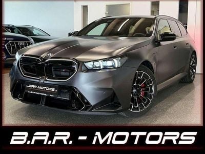 Grau Neu 2025 BMW M5 Comfort Edition Kombi | € 139.990 (Teuer)