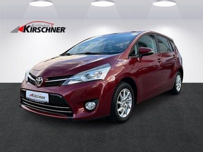 Mittelrot normal Gebraucht 2016 Toyota Verso Edition Van / Kleinbus | € 11.900