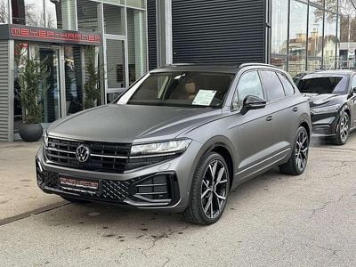 Grau Gebraucht 2025 VW Touareg R-line SUV | € 99.990