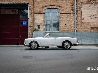 Weiß Gebraucht 1963 Alfa Romeo Giulia Spider Cabrio | € 65.550