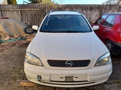 Weiß Gebraucht 2001 Opel Astra Kombi | € 1.000