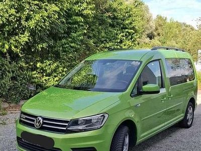 Grün Gebraucht 2015 VW Caddy Maxi Comfortline Van / Kleinbus | € 13.500