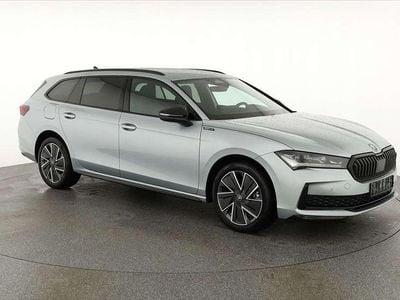 Silber Neu 2025 Skoda Superb SportLine Kombi | € 47.356 (Etwas zu teuer)