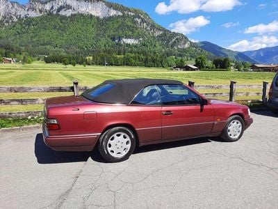 Rot Gebraucht 1993 Mercedes E320 Cabrio | € 15.000