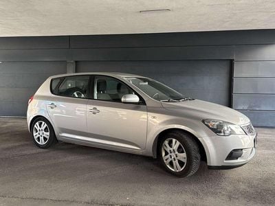 Gebraucht Kia Ceed Vision 90 PS (66 kW) 2011 Grau Kleinwagen