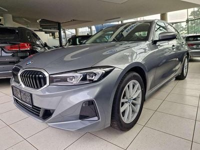 Grau Gebraucht 2023 BMW 318 Shadowline Limousine | € 35.900 (Superpreis)