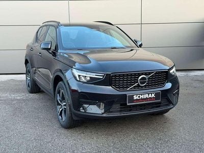 Neu Volvo XC40 Plus 163 PS (119 kW) 2025 Schwarz SUV