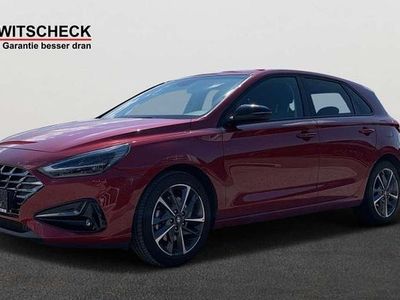 Gebraucht Hyundai i30 120 PS (88 kW) 2022 Rot Limousine