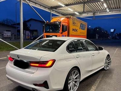 Gebraucht BMW 330 265 PS (194 kW) 2019 Weiß Limousine
