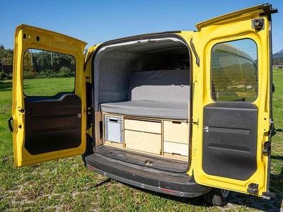 Gelb Gebraucht 2018 Fiat Doblò Easy Van / Kleinbus | € 16.900