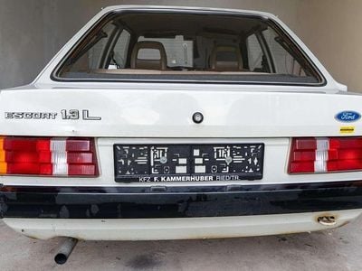 Grau Gebraucht 1982 Ford Escort Limousine | € 3.400