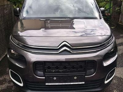 Grau Gebraucht 2020 Citroën Berlingo Live Van / Kleinbus | € 13.600 (Guter Preis)