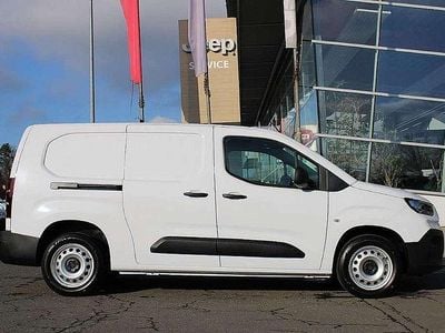 Neu Fiat Doblò 102 PS (75 kW) 2025 Weiß Van / Kleinbus
