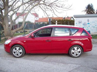 Gebraucht Kia Ceed Sportswagon 105 PS (77 kW) 2009 Rot Kombi