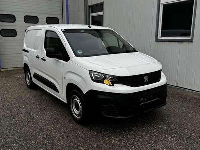 Weiß Gebraucht 2022 Peugeot Partner Premium Van / Kleinbus | € 15.980 (Etwas zu teuer)