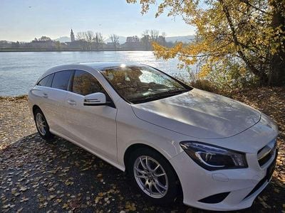 Weiß Gebraucht 2015 Mercedes CLA200 Shooting Brake Kombi | € 9.800 (Teuer)