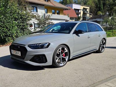 Grau Gebraucht 2024 Audi RS4 Kombi | € 102.000