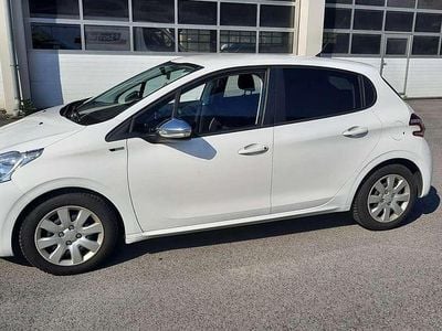 Weiß Gebraucht 2015 Peugeot 208 Active Kleinwagen | € 2.950 (Guter Preis)