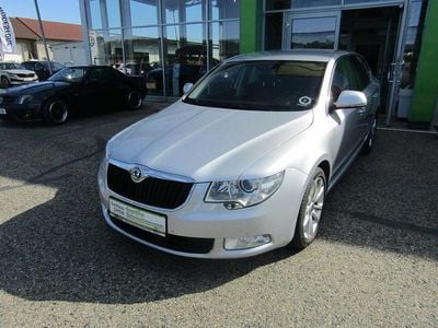 Silber metallic Gebraucht 2012 Skoda Superb Elegance | € 8.900