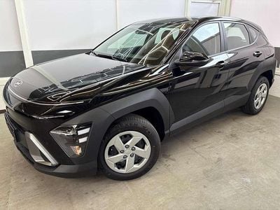Neu Hyundai Kona Style 99 PS (72 kW) 2025 Schwarz SUV
