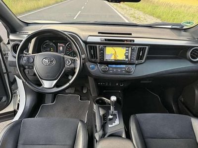 Weiß Gebraucht 2016 Toyota RAV4 Hybrid SUV | € 10.660