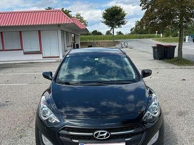 Schwarz Gebraucht 2015 Hyundai i30 Comfort Kombi | € 9.990 (Fairer Preis)