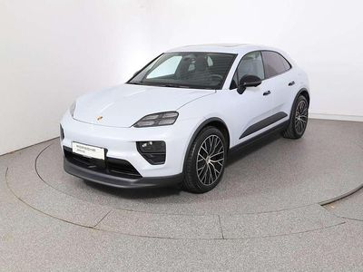 Hellgrau metallic Gebraucht 2025 Porsche Macan SUV | € 82.850