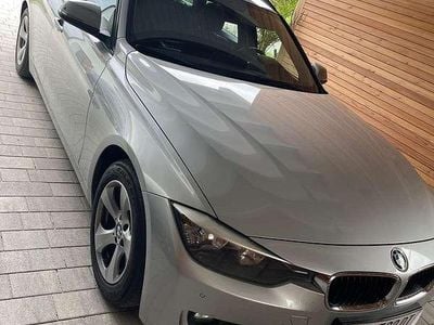 Silber Gebraucht 2014 BMW 320 Efficient Dynamics Kombi | € 9.900 (Superpreis)