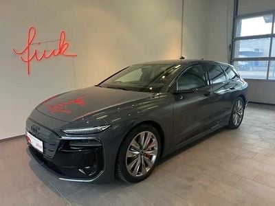 Hellgrau metallic Gebraucht 2025 Audi e-tron Ambiente SUV | € 87.900